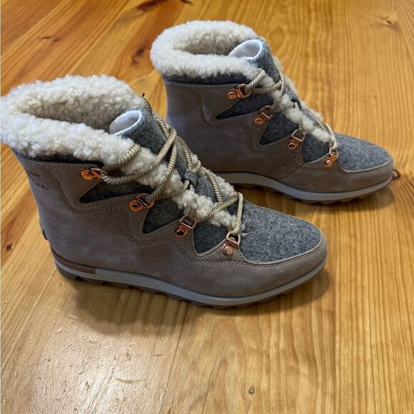 Sorel Boot Sneakchic Faux Alpine Shearling Lined Felt Suede Taupe Women’s 7 Rare - Picture 8 of 12